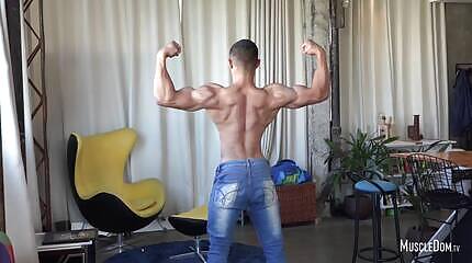 Muscle worship - Henry